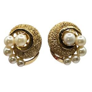 Earrings Crown Trifari Swirled Shaped Graduated Imitation Pearls READ SKU 3178